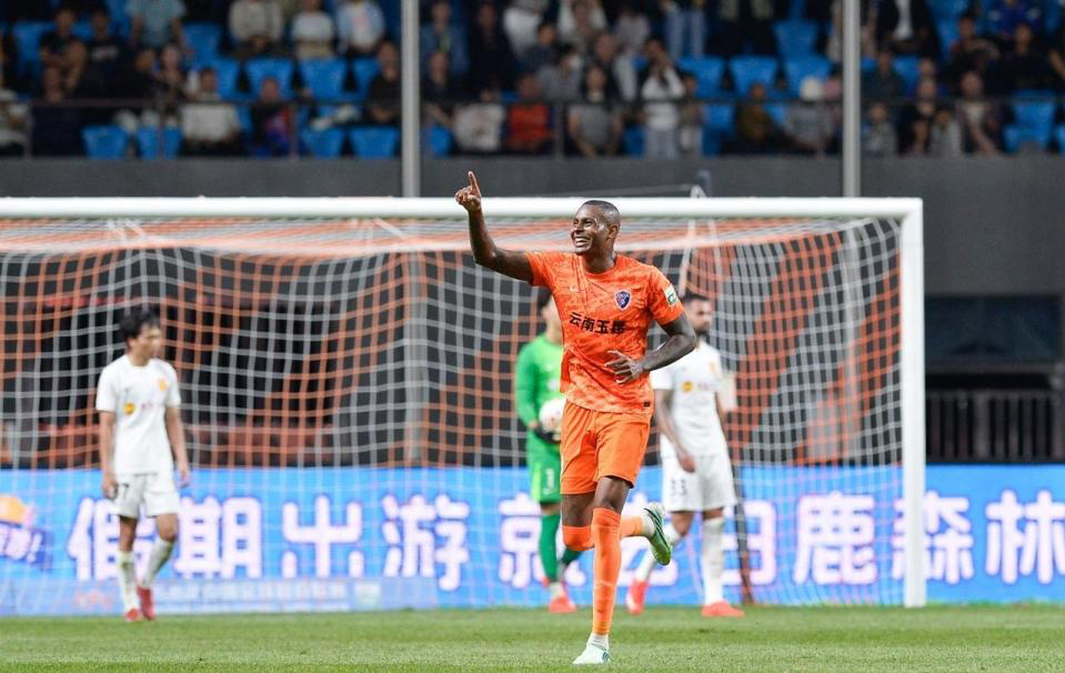 铜梁龙1-1玉昆！中超遭12轮不胜 肯帕努点射绝平 奥斯卡屡失良机