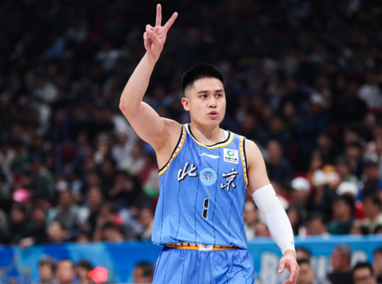 陈盈骏三分准绝杀北京险胜浙江 赵睿李悦洲受伤沃特斯28分