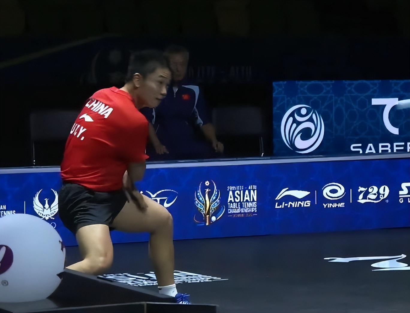 李天阳3-2逆转入决赛！削球手创5纪录国乒队史首人 19岁要一黑到底？